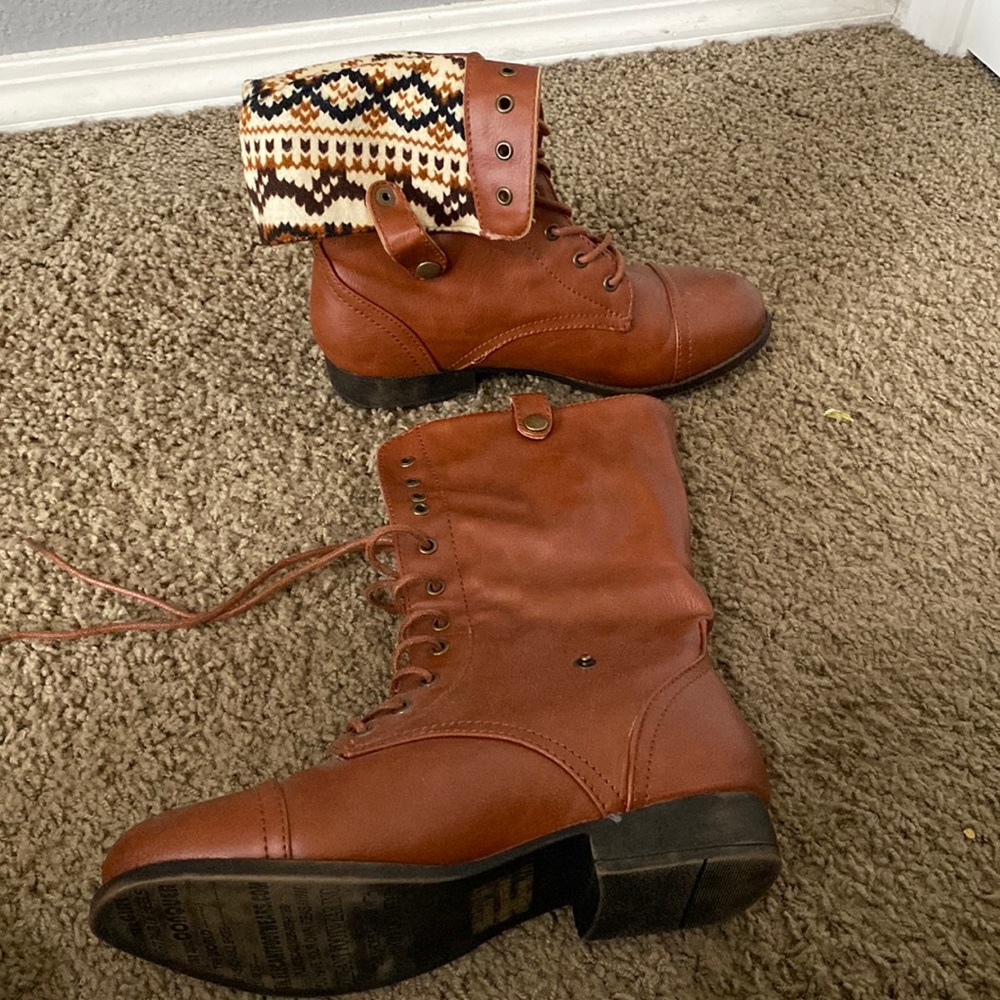 Cute multi-look boots size 7.5 USA